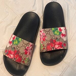 1:1 Quality*** Women's Black Floral Slides